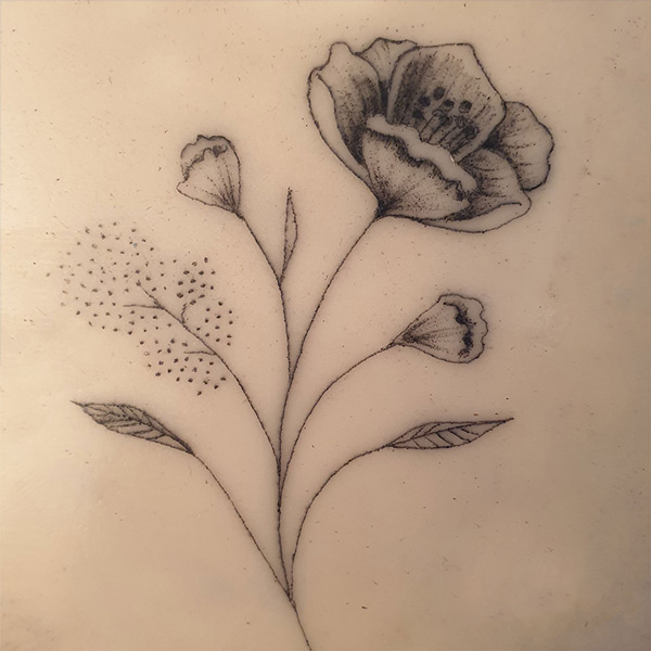 Tatouage floral fin annecy